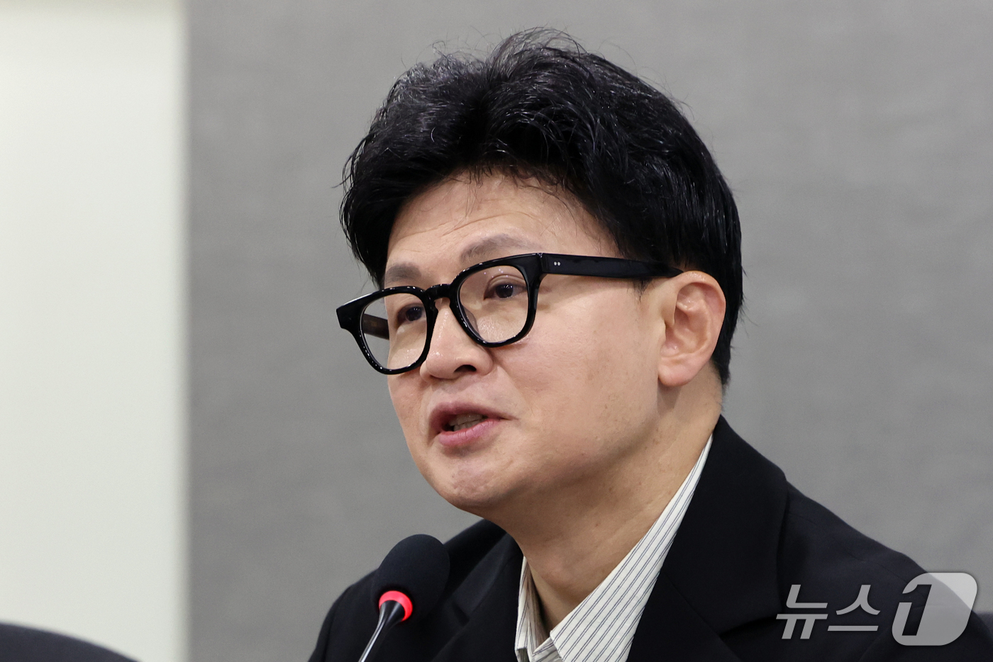 (서울=뉴스1) 황기선 기자 = 한동훈 무소속 의원이 1일 오전 서울 여의도 국회 의원회관에서 열린 '개정 형사소송법 시행 D-1 토론회'에서 개회사를 하고 있다.  2026.10 …