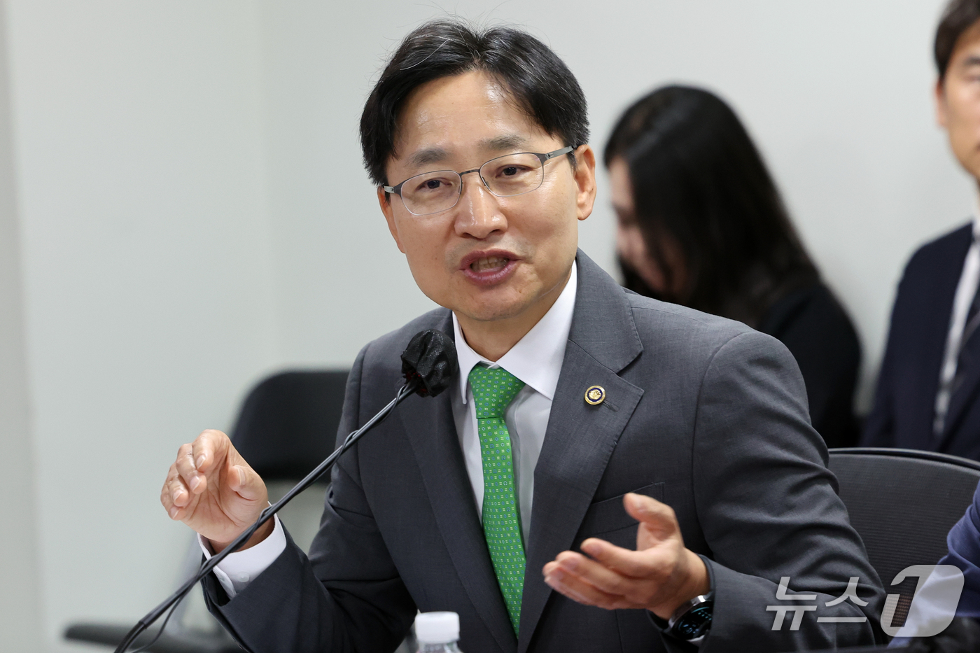 (서울=뉴스1) 황기선 기자 = 임광현 국세청장이 1일 오전 서울 여의도 국회 의원회관에서 열린 인적용역소득자와 함께 하는 현장소통간담회에서 인사말을 하고 있다.  2026.10. …