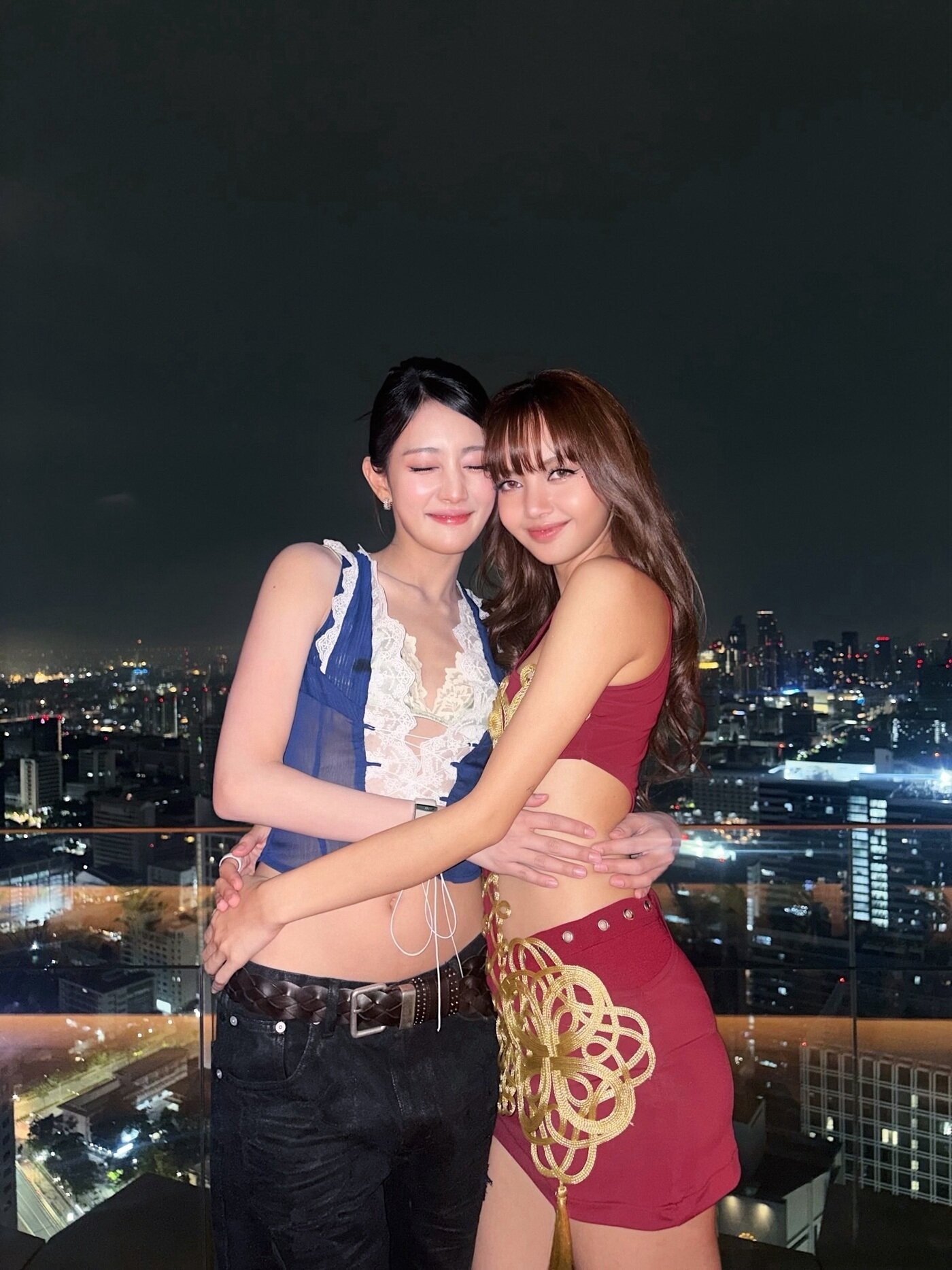 본문 이미지 - 아이들 민니(왼쪽)와 블랙핑크 리사 (민니 SNS)