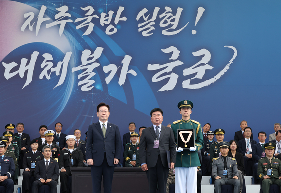 충무무공훈장 수여하는 이재명 대통령