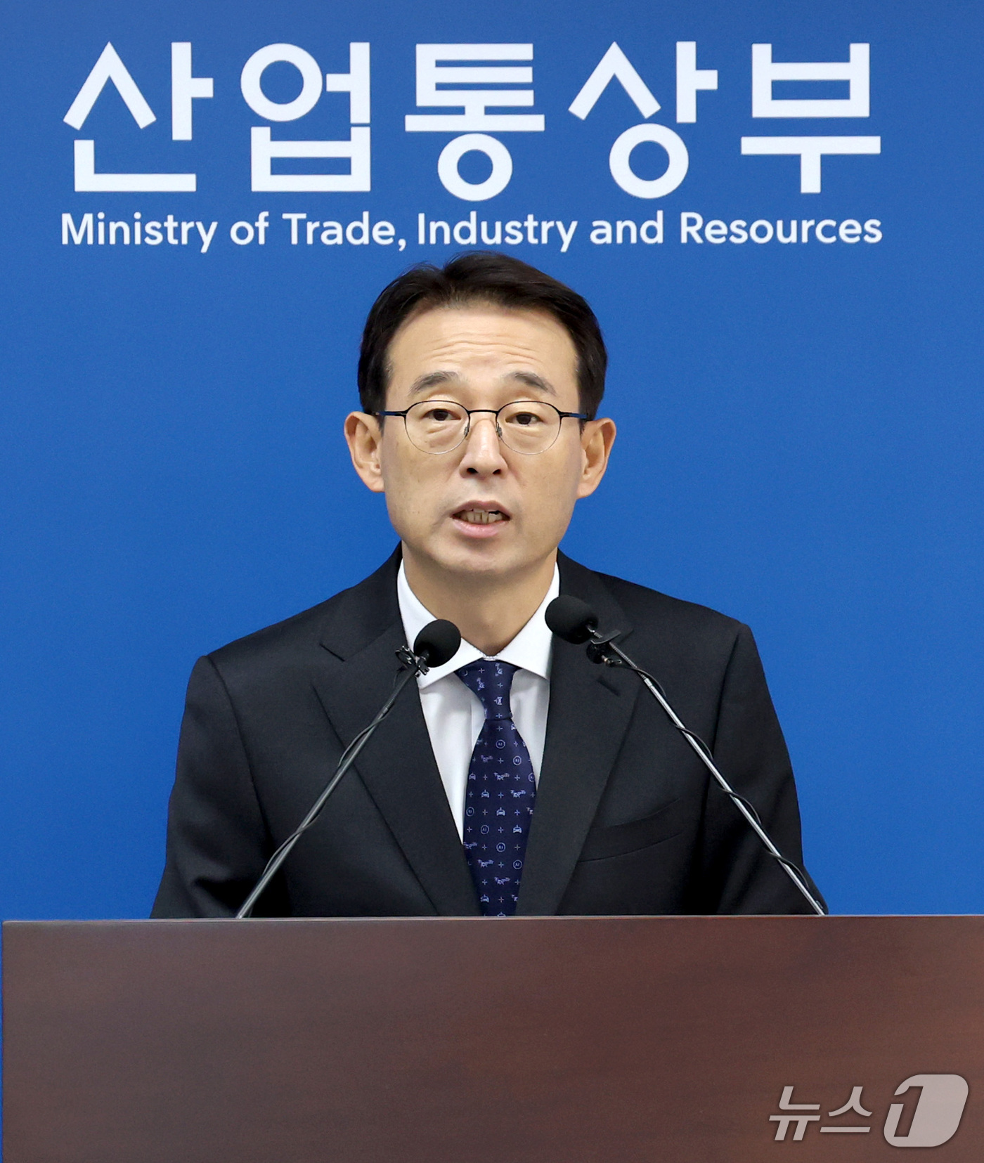 (세종=뉴스1) 김기남 기자 = 강감찬 산업통상부 무역투자실장이 1일 세종시 정부세종청사에서  2026년 9월 수출입동향을 발표하고 있다. 2026.10.1/뉴스1