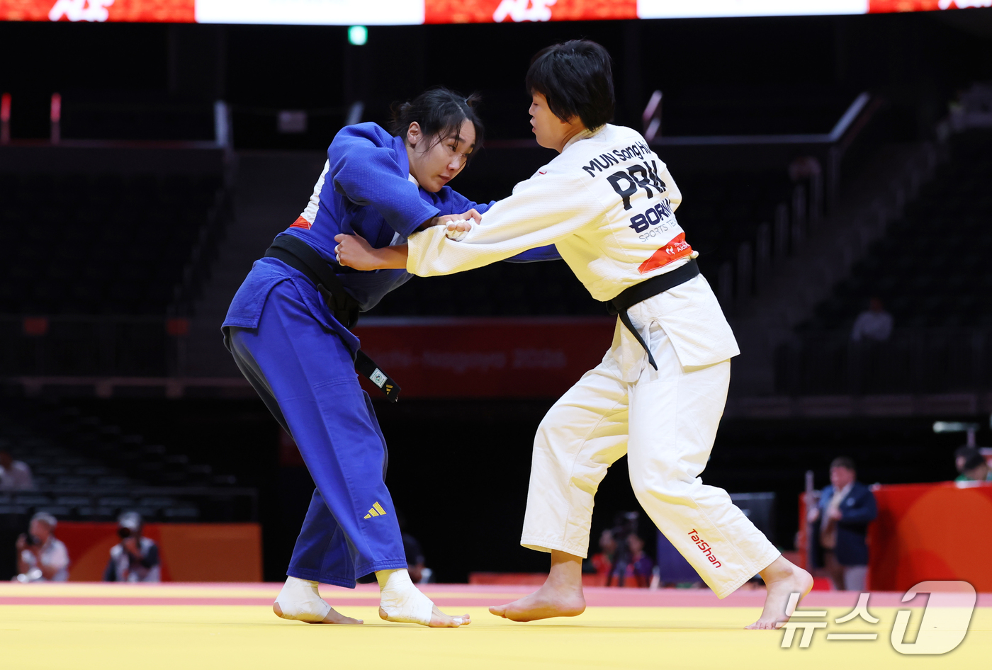 (나고야=뉴스1) 김민지 기자 = 대한민국 김혜미가 1일 일본 아이치 인터내셔널 아레나에서 열린 2026 아이치·나고야 아시안게임 유도 여자 70kg급 16강전에서 북한 문성희와 …