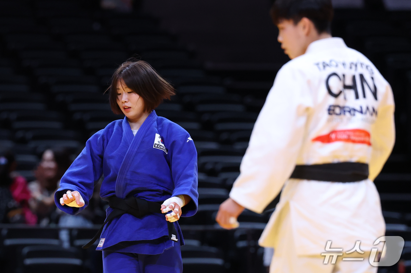 (나고야=뉴스1) 김민지 기자 = 대한민국 허미미가 1일 일본 아이치 인터내셔널 아레나에서 열린 2026 아이치·나고야 아시안게임 유도 여자 57kg급 8강전에서 중국의 타오 유잉 …