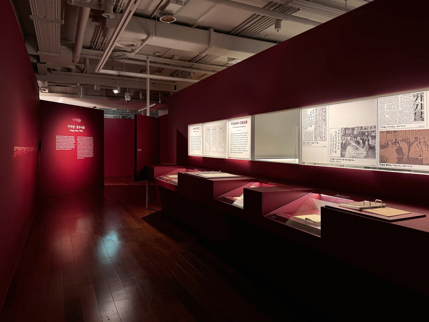본문 이미지 - '일구이륙 무한이륙' 展 전시전경 (대한민국역사박물관 제공)