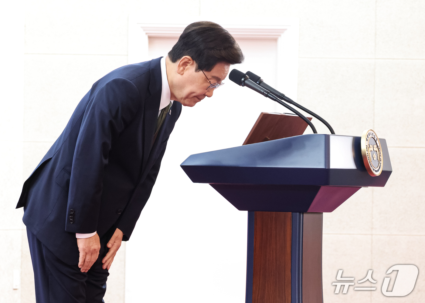 (계룡=뉴스1) 이재명 기자 = 이재명 대통령이 1일 충남 계룡대에서 열린 제78회 국군의 날 기념오찬에서 발언을 마친 후 인사하고 있다. (청와대통신사진기자단) 2026.10.1 …