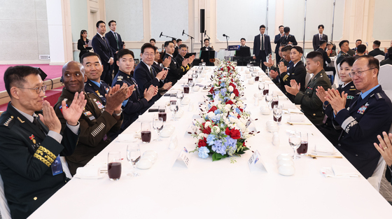 박수 치는 이재명 대통령