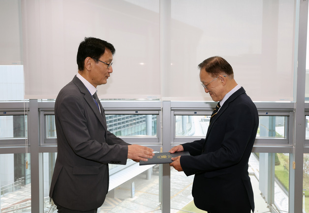 충남도, 김현식 12대 충남역사문화연구원장에 임명장