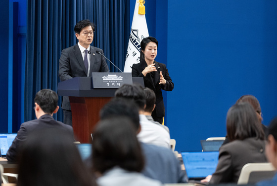 靑, 김지용 5대 의혹 조목 반박…"금명간 인사청문 요청안 국회 보낼 것"