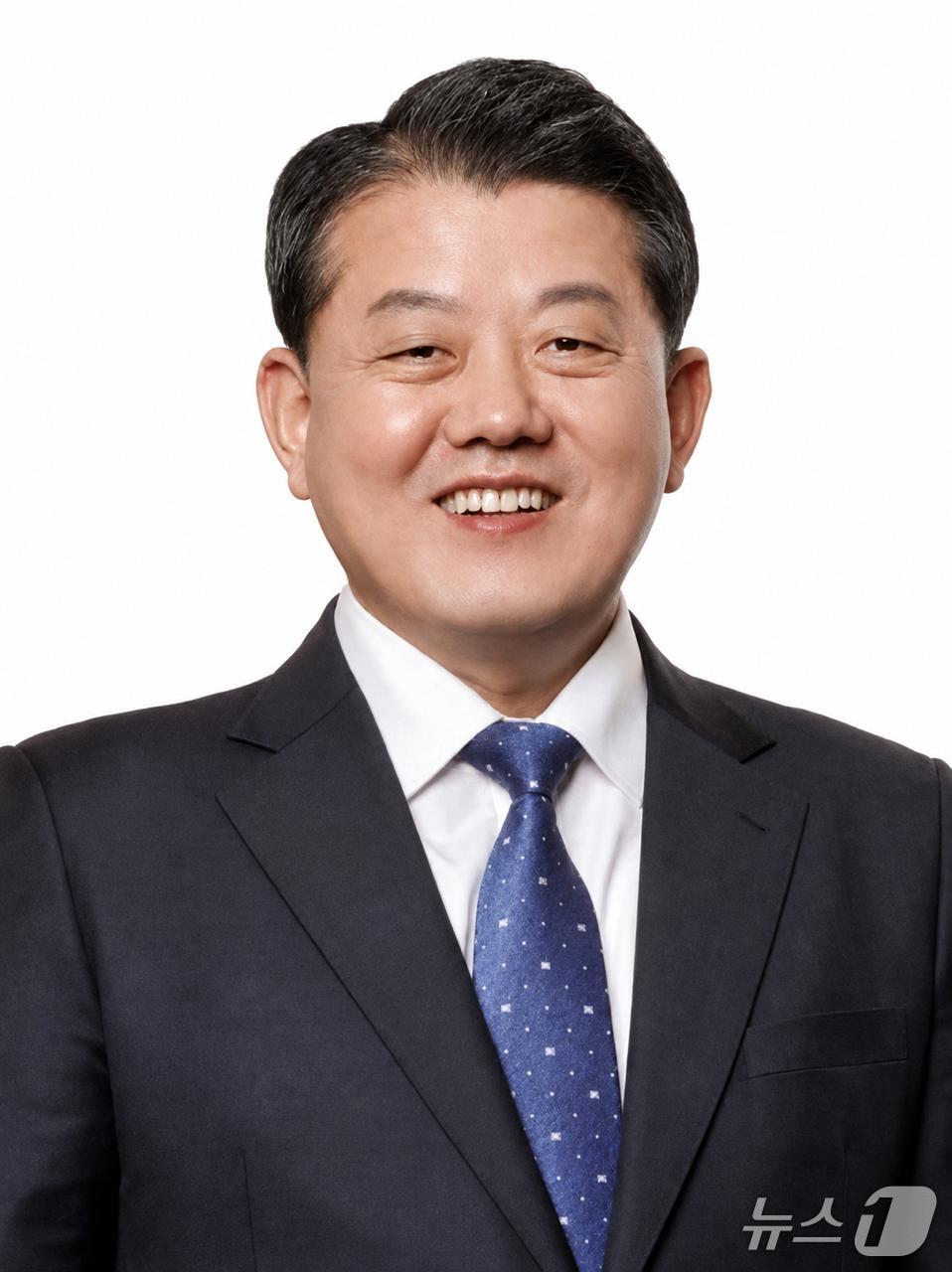 (서울=뉴스1) 이재명 기자 = 청와대는 1일 이재명 대통령이 국방정책특별보좌관에 김병주 더불어민주당 의원을 위촉했다고 밝혔다. (청와대 제공. 재판매 및 DB 금지) 2026.1 …
