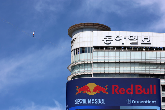 서울 도심 상공 가르지르는 줕타기