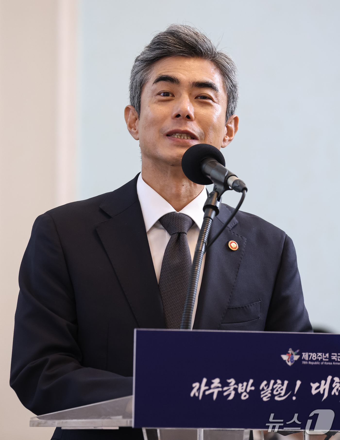 (계룡=뉴스1) 이재명 기자 = 강신철 국방부 장관이 1일 충남 계룡대에서 열린 제78회 국군의 날 기념오찬에서 환영사를 하고 있다. (청와대통신사진기자단) 2026.10.1/뉴스 …