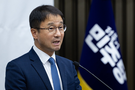 의총 발언하는 한병도 민주당 원내대표
