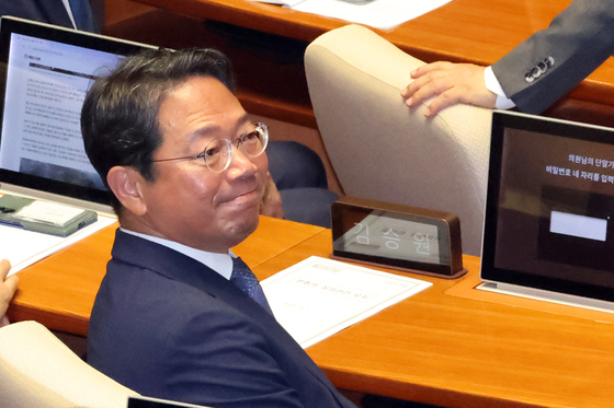 본회의 출석한 김승원 의원