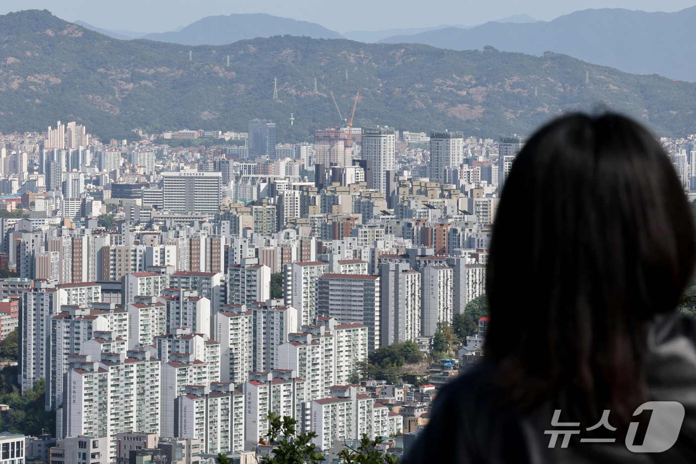 (서울=뉴스1) 이광호 기자 = 서울 아파트값이 86주 연속 상승하며 역대 최장 상승 기록을 새로 썼다.1일 한국부동산원이 발표한 9월4주(9월28일 기준) 주간아파트가격동향에 따 …