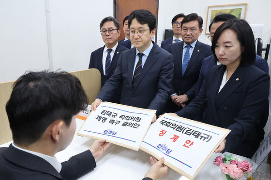 與, '尹·전두환 내란 아냐' 김태규 제명 촉구 결의안·징계안 제출(종합)