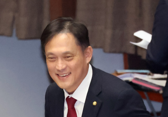 본회의 참석하는 김태규 의원