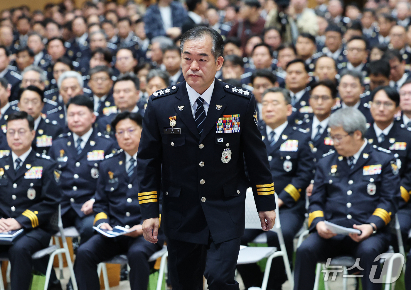 (서울=뉴스1) 오대일 기자 = 김종철 경찰청장 직무대행이 개정 형사소송법 시행을 하루 앞둔 1일 오후 서울 서대문구 경찰청 참수리홀에서 열린 전국 경찰 수사 지휘관 회의에서 모두 …