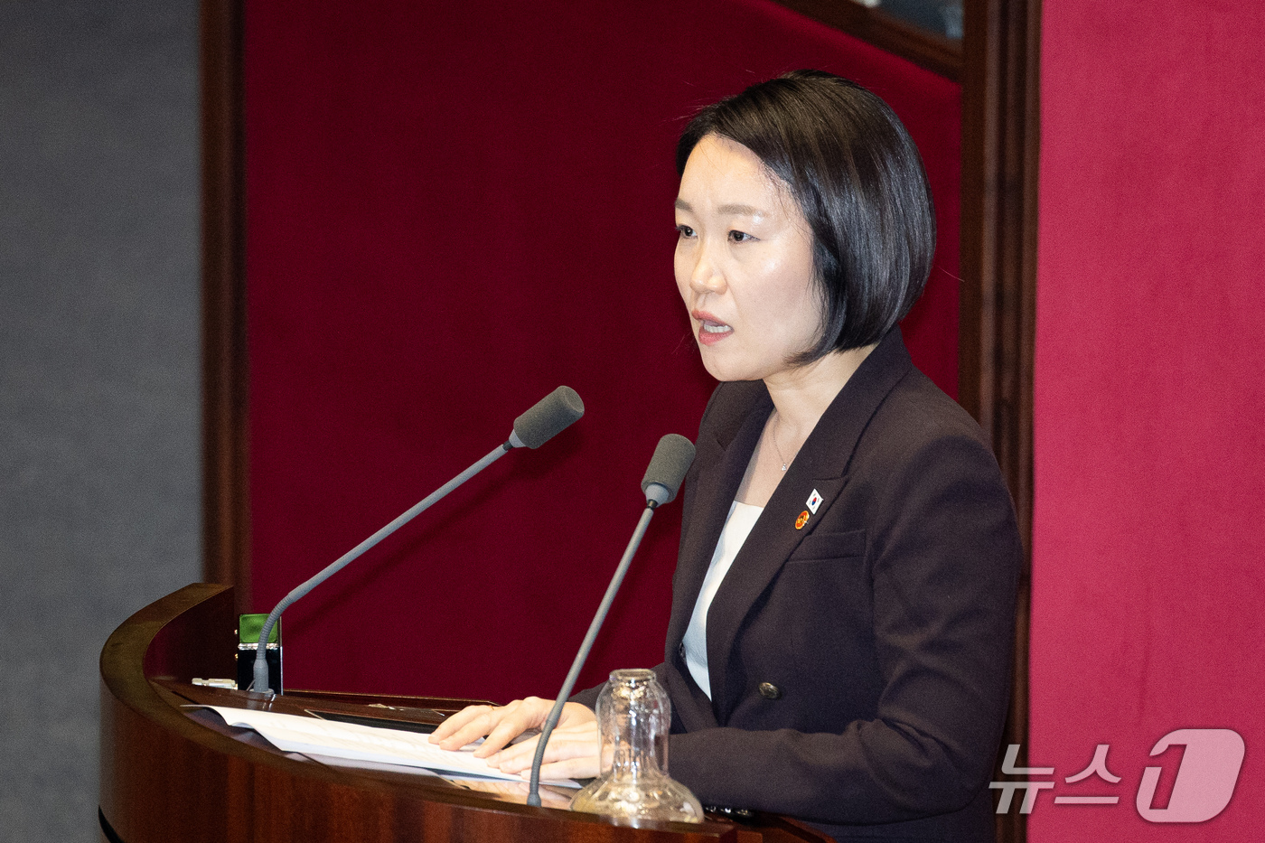 (서울=뉴스1) 유승관 기자 = 이소영 중소벤처기업부 장관이 1일 서울 여의도 국회에서 열린 제439회 국회(정기회) 제10차 본회의에 출석해 인사말을 하고 있다. 2026.10. …