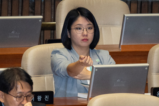 본회의 참석한 용혜인 의원