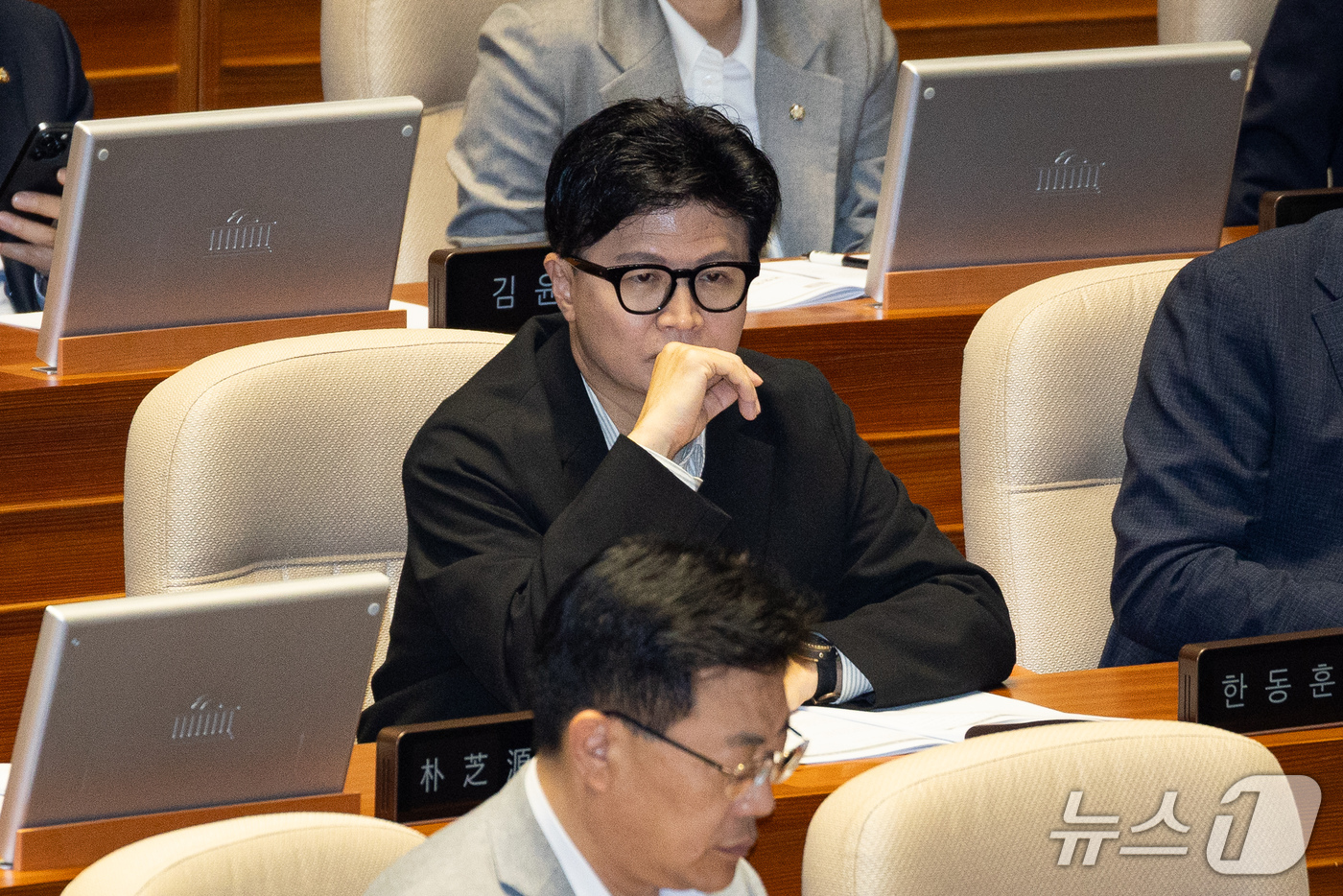 (서울=뉴스1) 유승관 기자 = 한동훈 무소속 의원이 1일 서울 여의도 국회에서 열린 제439회 국회(정기회) 제10차 본회의에 자리하고 있다. 2026.10.1/뉴스1