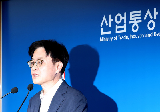 트럼프 대통령 대미투자 일방 발표 관련 브리핑 하는 김정관 산업부 장관