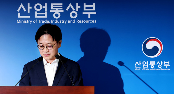 트럼프 대통령 대미투자 일방 발표 관련 브리핑 하는 김정관 산업부 장관