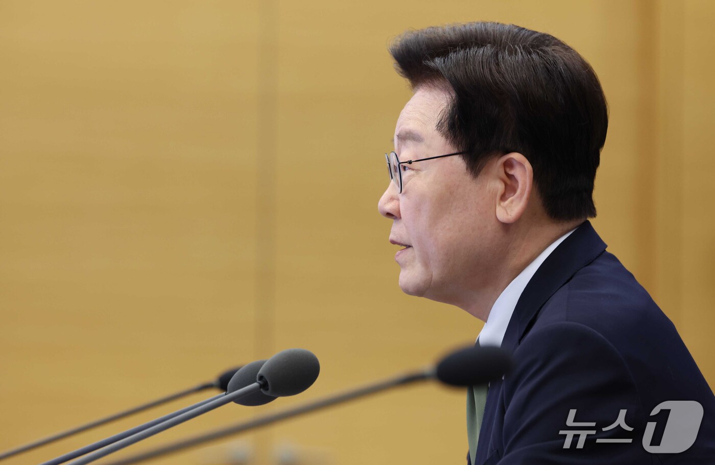 (서울=뉴스1) 이재명 기자 = 이재명 대통령이 1일 청와대에서 열린 수석보좌관회의에서 발언을 하고 있다. 2026.10.1/뉴스1
