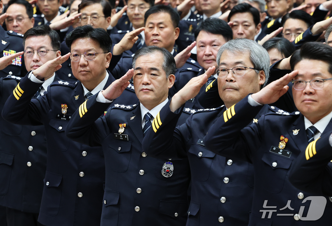 (서울=뉴스1) 오대일 기자 = 김종철 경찰청장 직무대행을 비롯한 경찰 수뇌부가 개정 형사소송법 시행을 하루 앞둔 1일 오후 서울 서대문구 경찰청 참수리홀에서 열린 전국 경찰 수사 …