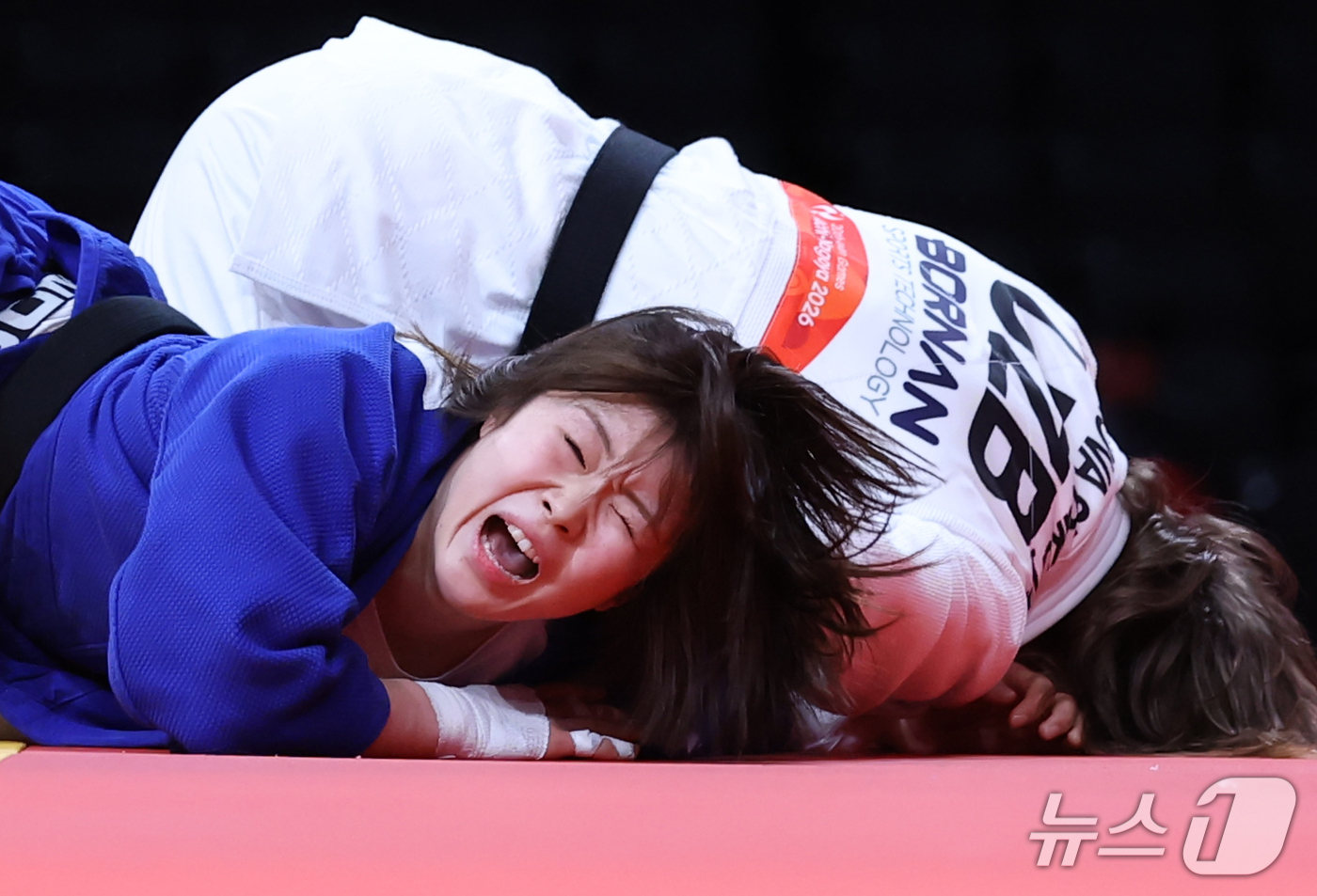 (나고야=뉴스1) 김민지 기자 = 대한민국 허미미가 1일 일본 아이치 인터내셔널 아레나에서 열린 2026 아이치·나고야 아시안게임 유도 여자 57kg급 준결승에서 우즈베키스탄 슈쿠 …
