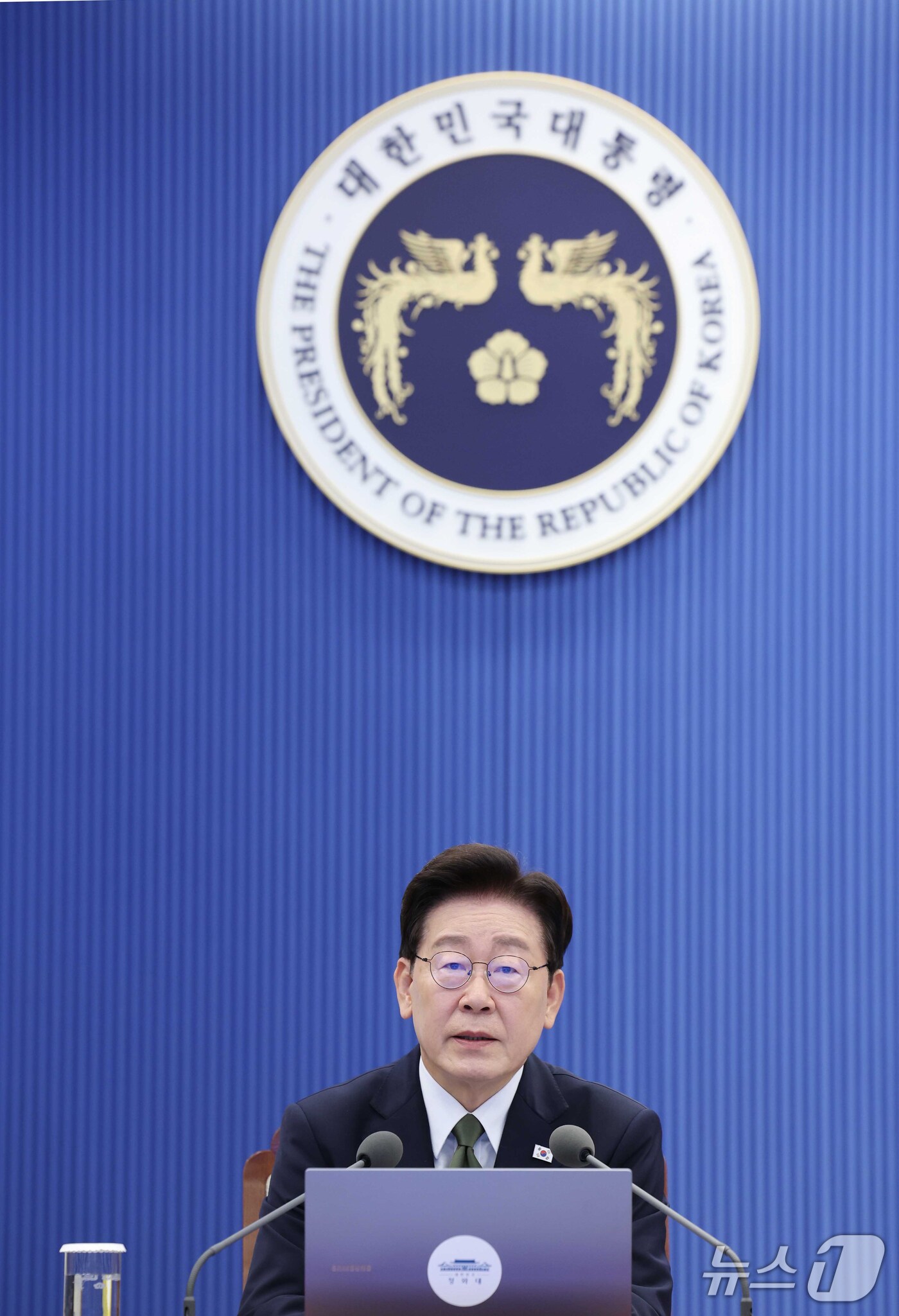 (서울=뉴스1) 이재명 기자 = 이재명 대통령이 1일 청와대에서 열린 수석 보좌관 회의에서 발언을 하고 있다. 2026.10.1/뉴스1