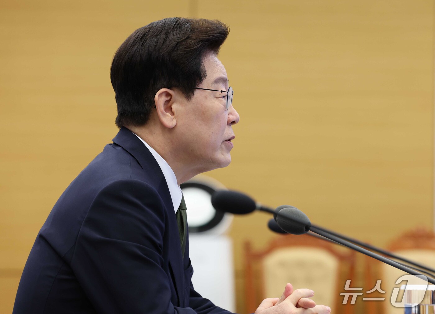 (서울=뉴스1) 이재명 기자 = 이재명 대통령이 1일 청와대에서 열린 수석 보좌관 회의에서 발언을 하고 있다. 2026.10.1/뉴스1