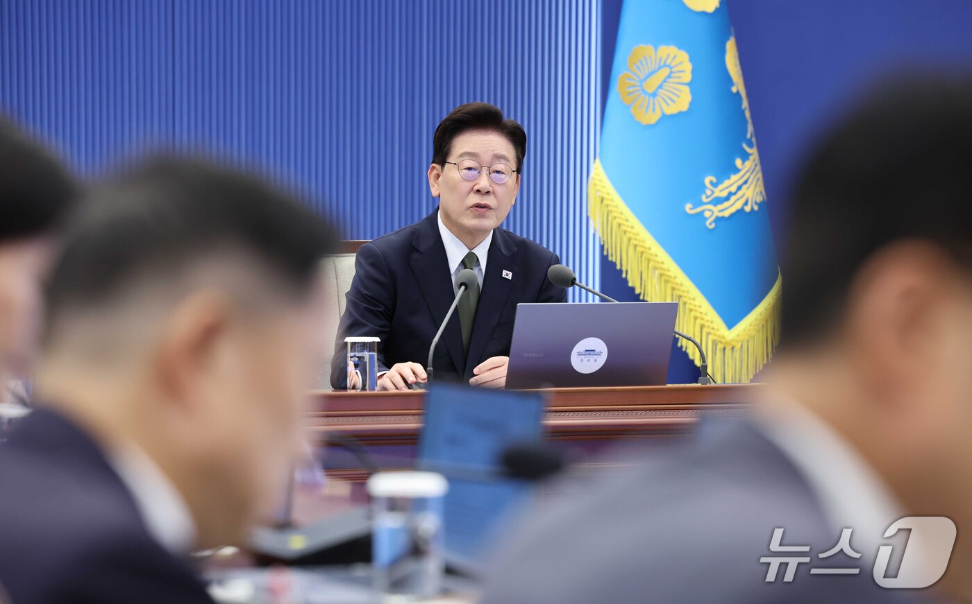 (서울=뉴스1) 이재명 기자 = 이재명 대통령이 1일 청와대에서 열린 수석 보좌관 회의에서 발언을 하고 있다. 2026.10.1/뉴스1