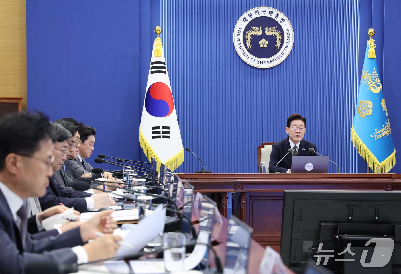 (서울=뉴스1) 이재명 기자 = 이재명 대통령이 1일 청와대에서 열린 수석 보좌관 회의에서 발언을 하고 있다. 2026.10.1/뉴스1