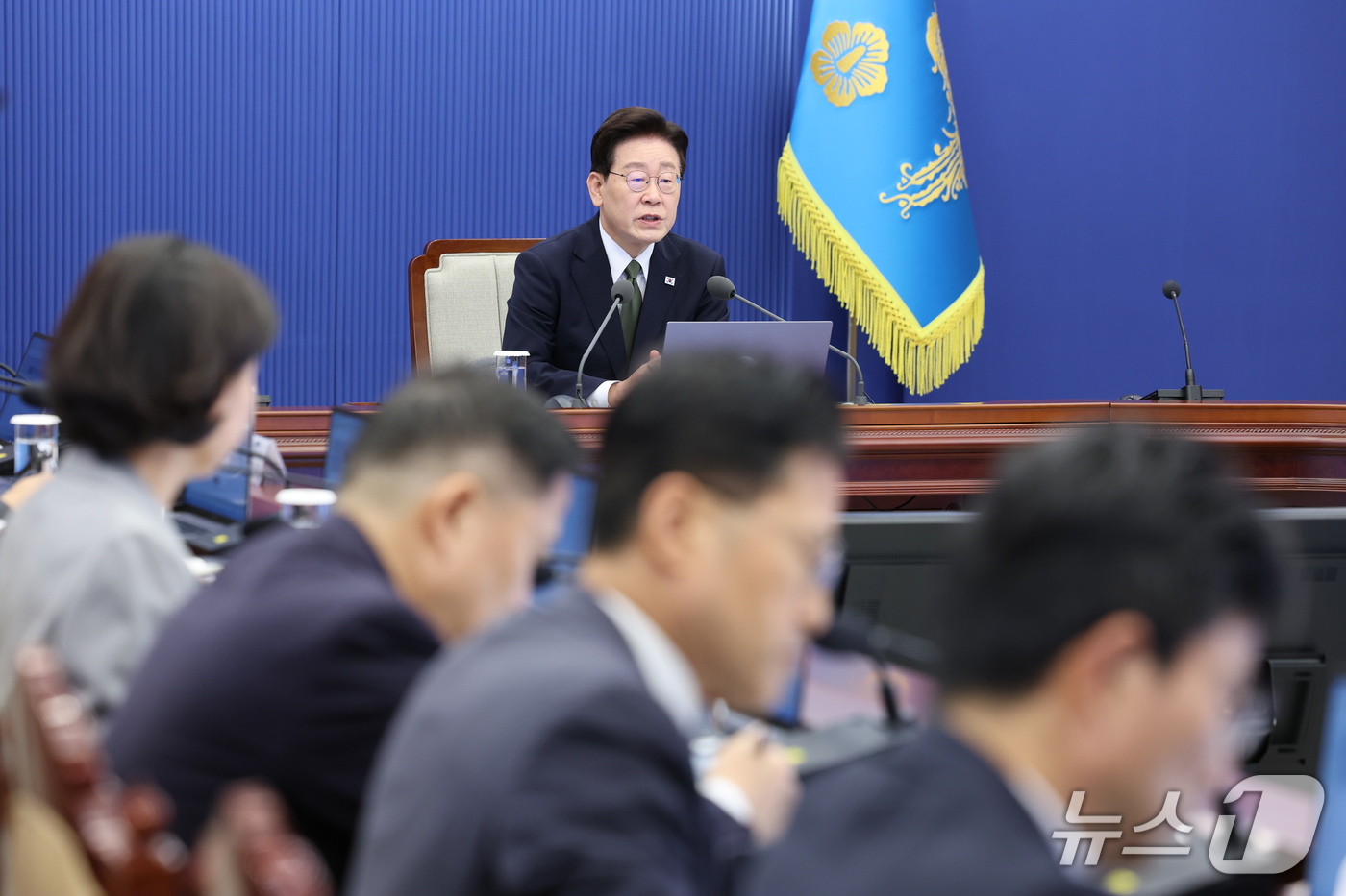 (서울=뉴스1) 이재명 기자 = 이재명 대통령이 1일 청와대에서 열린 수석보좌관회의에서 발언을 하고 있다. 2026.10.1/뉴스1
