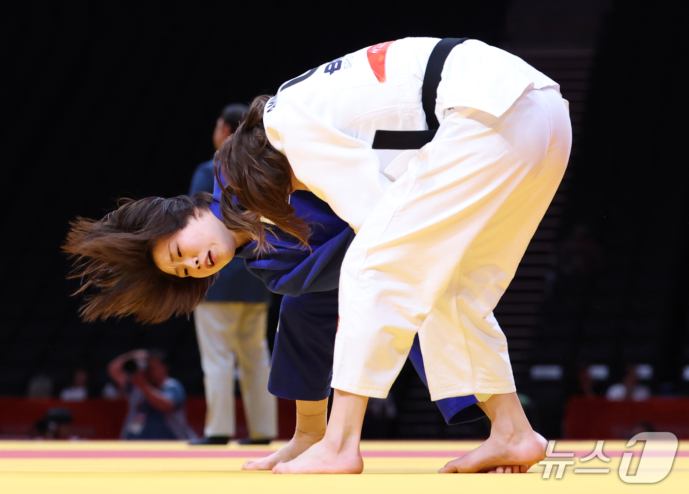 (나고야=뉴스1) 김민지 기자 = 대한민국 허미미가 1일 일본 아이치 인터내셔널 아레나에서 열린 2026 아이치·나고야 아시안게임 유도 여자 57kg급 준결승에서 우즈베키스탄 슈쿠 …