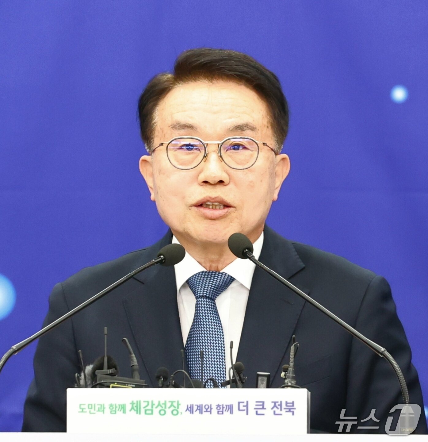 본문 이미지 - 1일 양충모 전북 남원시장이 전북도청에서 열린 '국립의학전문대학원 남원설립 소재지 발표 합동브리핑'에서 인사말을 하고 있다./뉴스1 