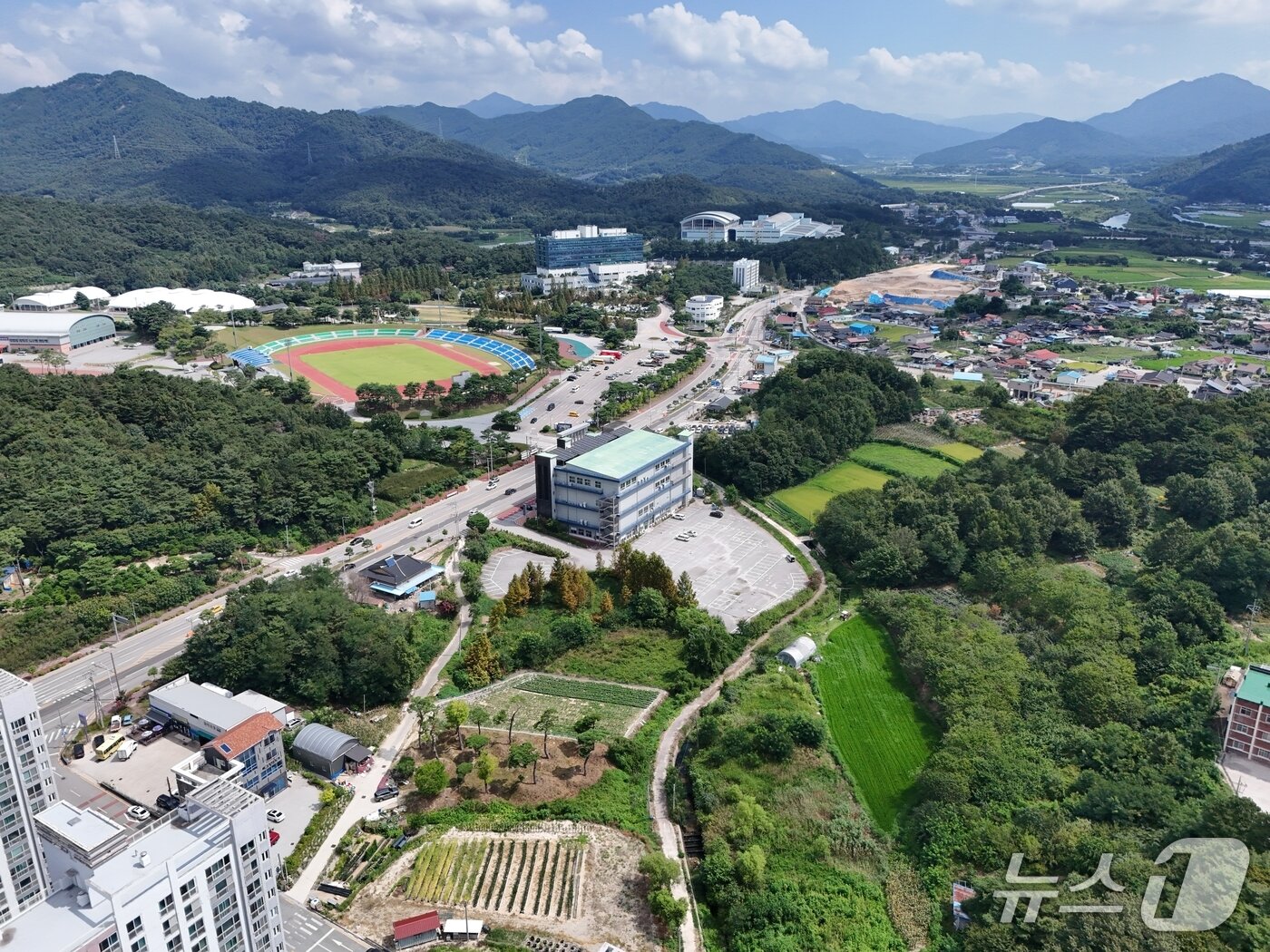 본문 이미지 - 상공에서 드론으로 촬영한 전북 남원시 국립의전원 예정 부지 전경(남원시 제공. 재판매 및 DB 금지)/뉴스1
