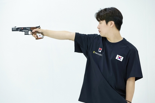 [속보] 사격 이건혁, 남자 25m 속사권총 개인전 金…2관왕 달성