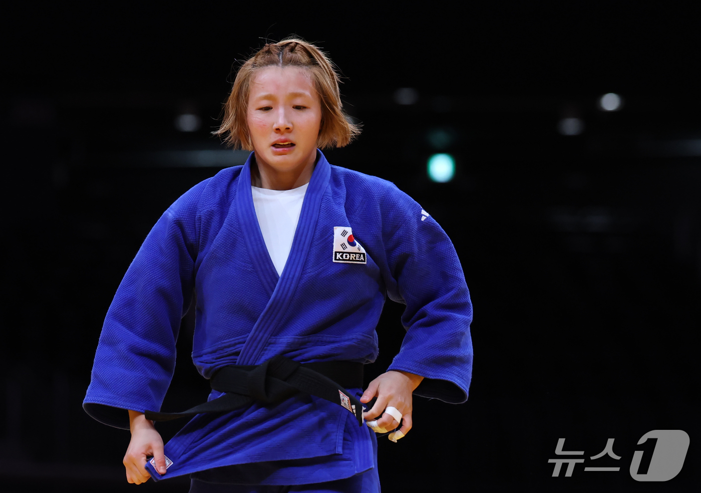 (나고야=뉴스1) 김민지 기자 = 대한민국 김지수가 1일 일본 아이치 인터내셔널 아레나에서 열린 2026 아이치·나고야 아시안게임 유도 여자 63kg급 패자부활전에서 승리한 뒤 안 …
