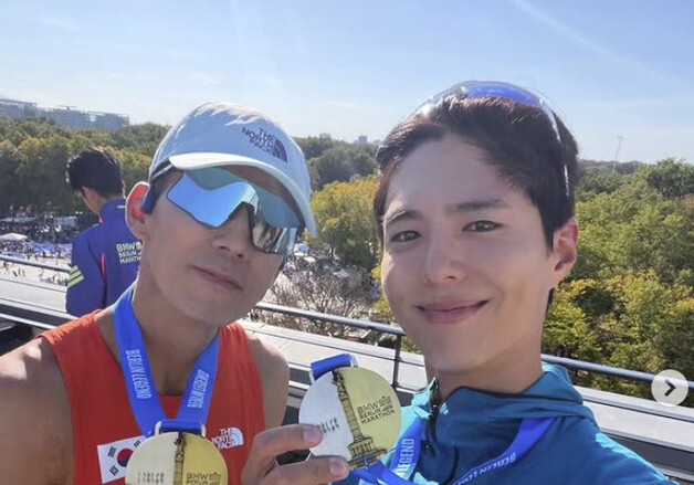 박보검, 3개월 연습하고 베를린 마라톤 풀코스 완주…션 "자랑스럽다" [N샷]