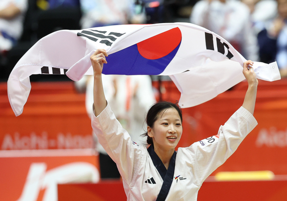 정하은 '태권도 품새 금메달, 자랑스러운 태극기'