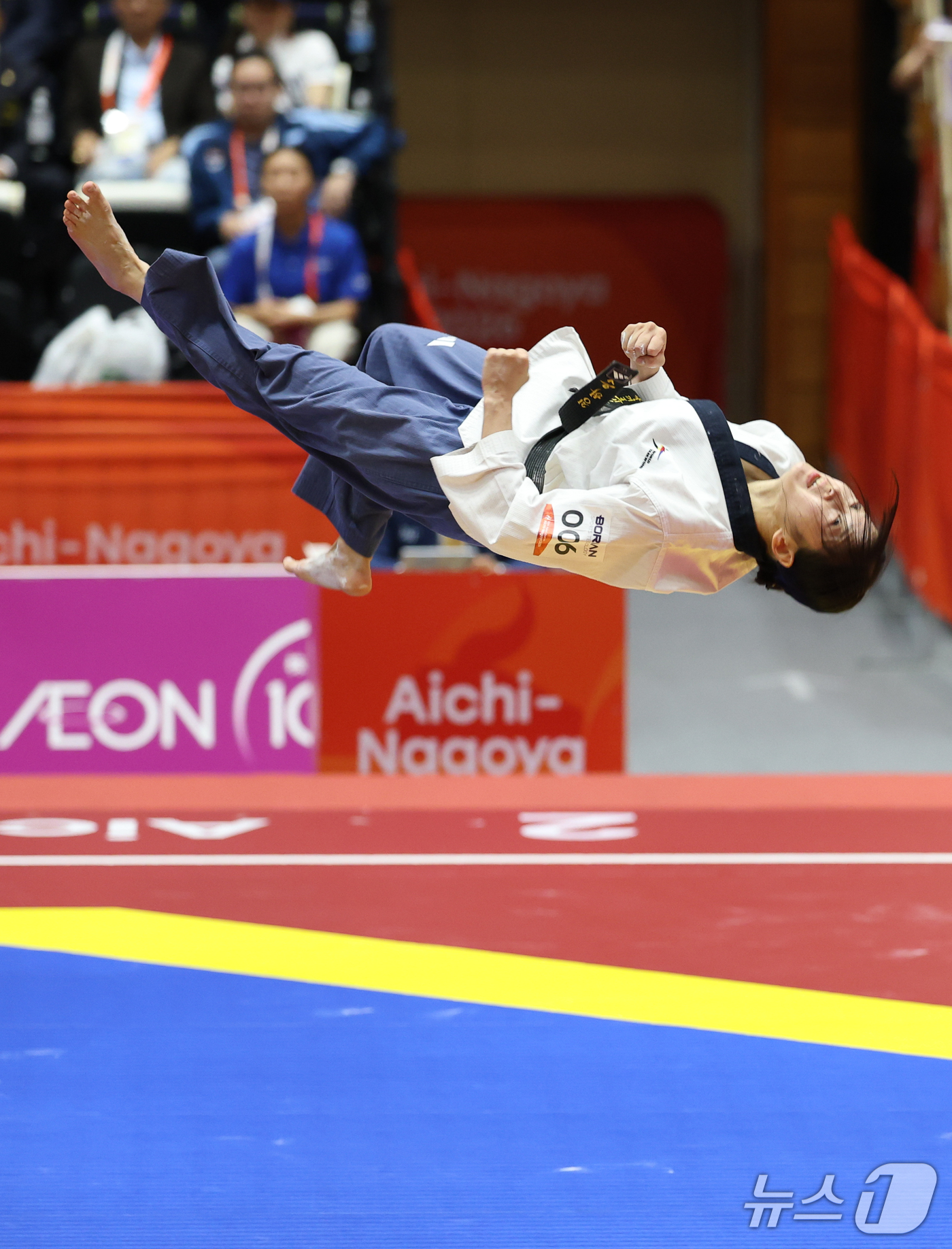 (도요하시=뉴스1) 안은나 기자 = 대한민국 정하은이 1일 일본 도요하시 체육관에서 열린 2026 아이치·나고야 아시안게임 태권도 여자 개인 품새 결승전에서 경연을 펼치고 있다. …