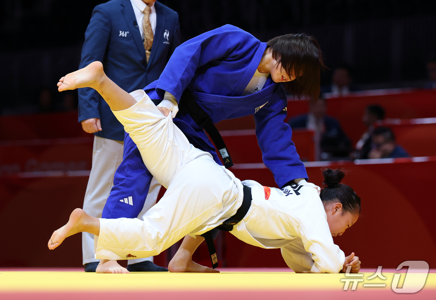 (나고야=뉴스1) 김민지 기자 = 대한민국 허미미가 1일 일본 아이치 인터내셔널 아레나에서 열린 2026 아이치·나고야 아시안게임 유도 여자 57kg급 결승에서 몽골 대표 테르비시 …
