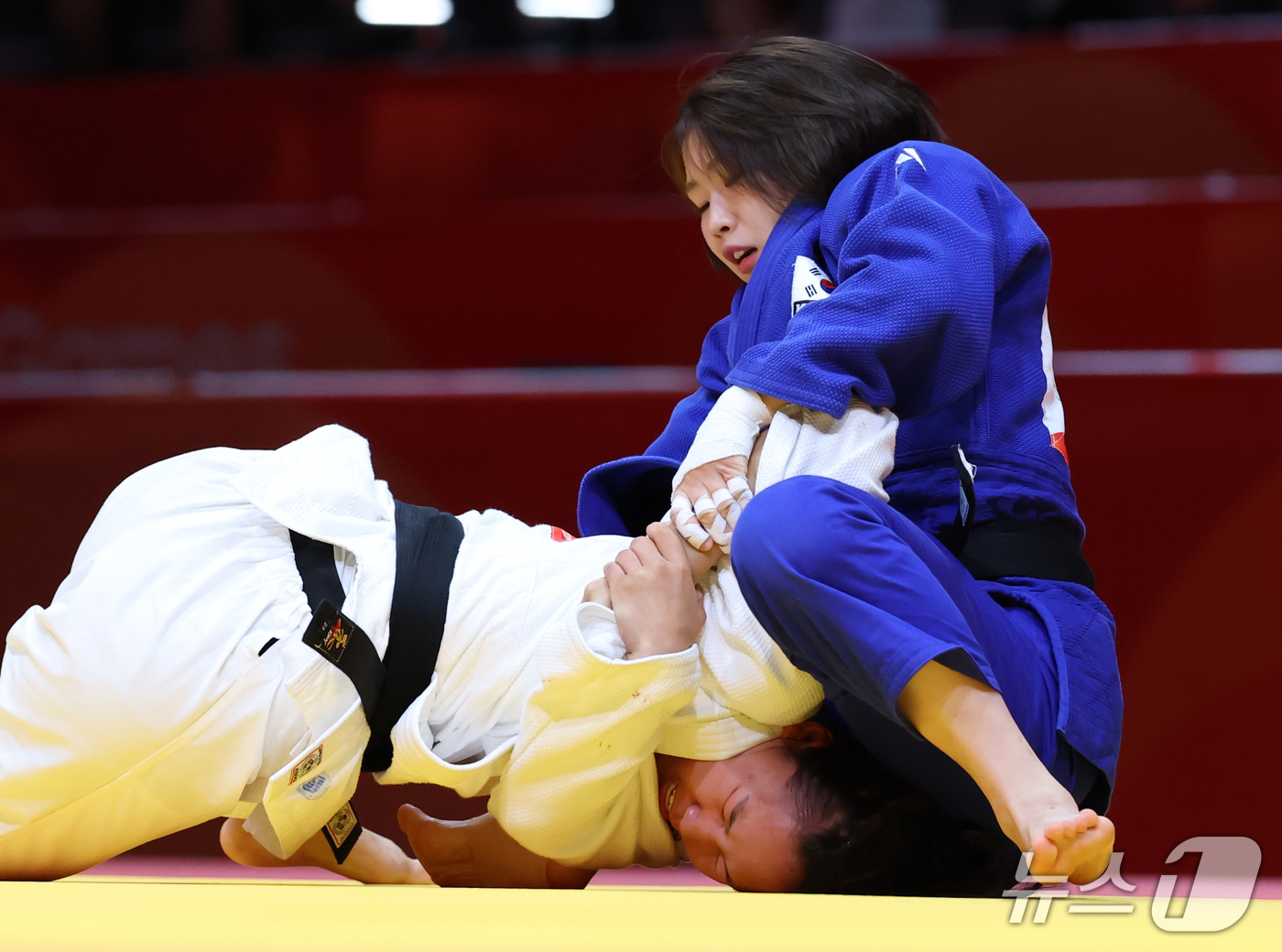 (나고야=뉴스1) 김민지 기자 = 대한민국 허미미가 1일 일본 아이치 인터내셔널 아레나에서 열린 2026 아이치·나고야 아시안게임 유도 여자 57kg급 결승에서 몽골 대표 테르비시 …