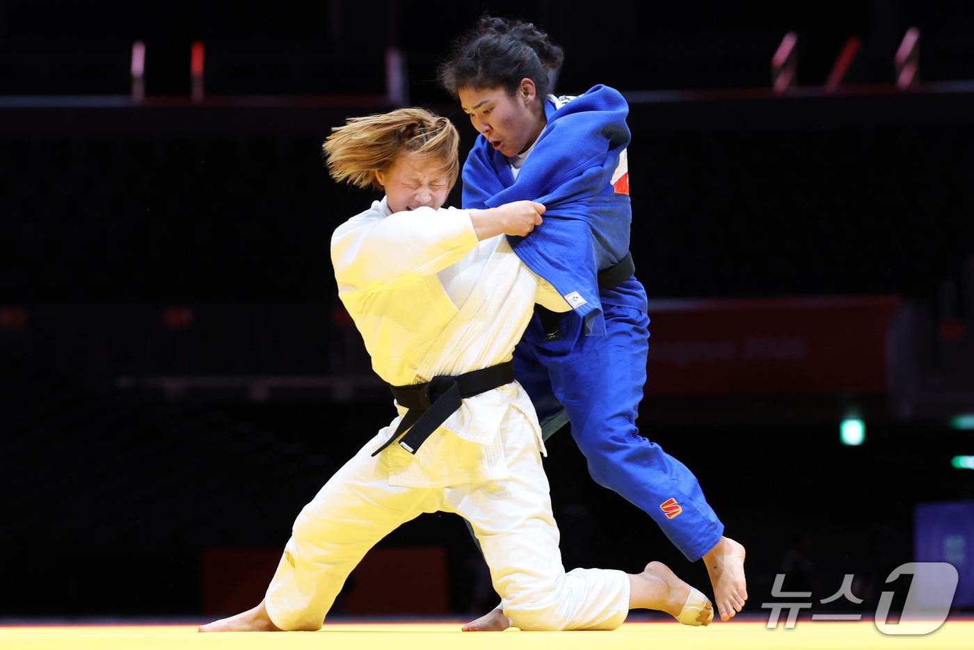 (나고야=뉴스1) 김민지 기자 = 대한민국 김지수가 1일 일본 아이치 인터내셔널 아레나에서 열린 2026아이치·나고야 아시안게임 여자 63kg급 동메달 결정전에서 몽골의 라그바토고 …