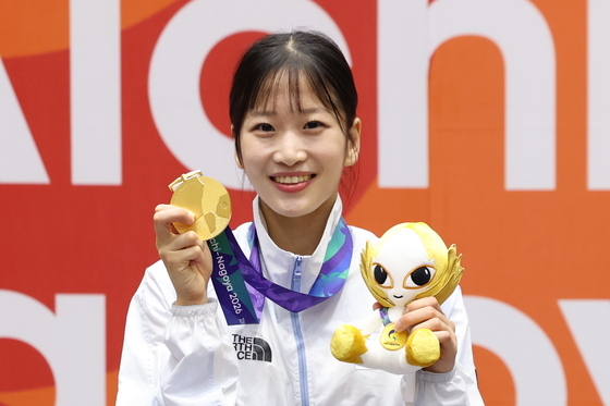 '태권도 첫 金' 정하은 "국가대표 선발전이 더 어려웠어요"[AG]