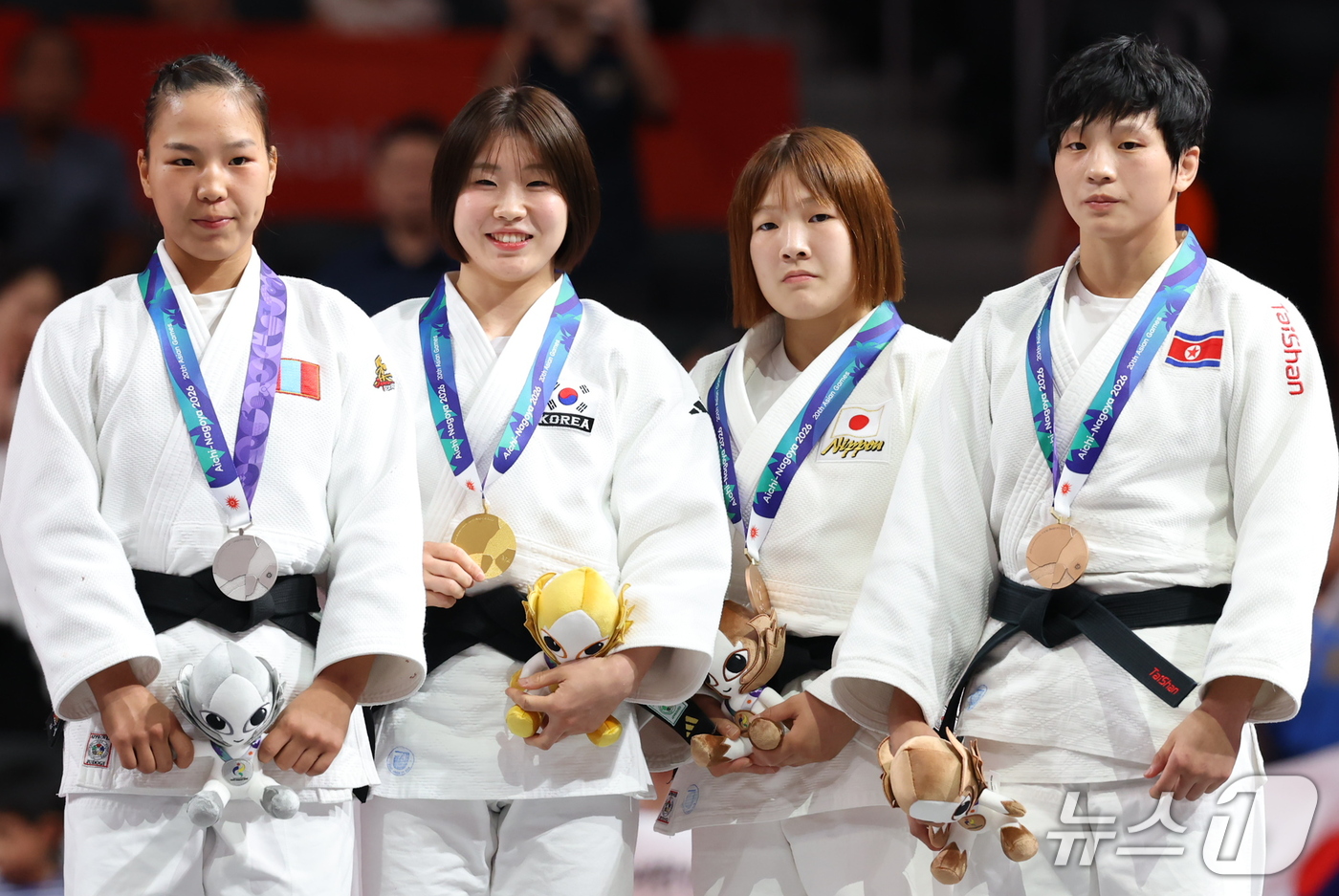 (나고야=뉴스1) 김민지 기자 = 대한민국 허미미가 1일 일본 아이치 인터내셔널 아레나에서 열린 2026 아이치·나고야 아시안게임 유도 여자 57kg급 결승 시상식에서 금메달을 들 …