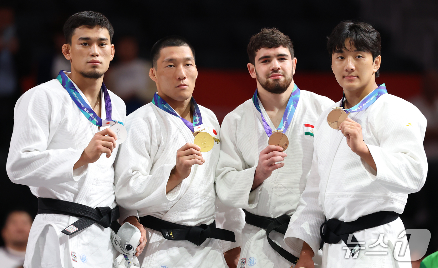 (나고야=뉴스1) 김민지 기자 = 대한민국 이준환이 1일 일본 아이치 인터내셔널 아레나에서 열린 2026아이치·나고야 아시안게임 남자 81kg급 결승 시상식에서 동메달을 목에 걸고 …