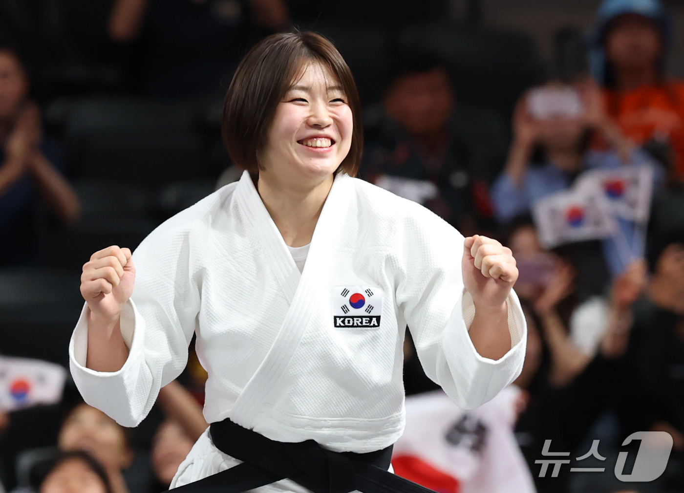 (나고야=뉴스1) 김민지 기자 = 유도 금메달리스트 대한민국 허미미가 1일 일본 아이치 인터내셔널 아레나에서 열린 2026 아이치·나고야 아시안게임 유도 여자 57kg급 결승 시상 …