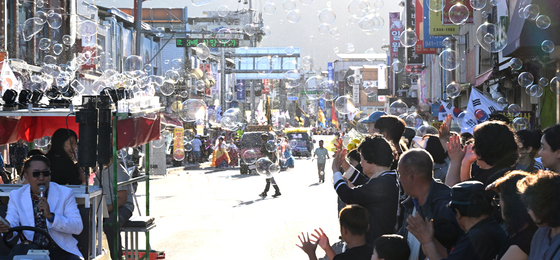 축제는 즐거워